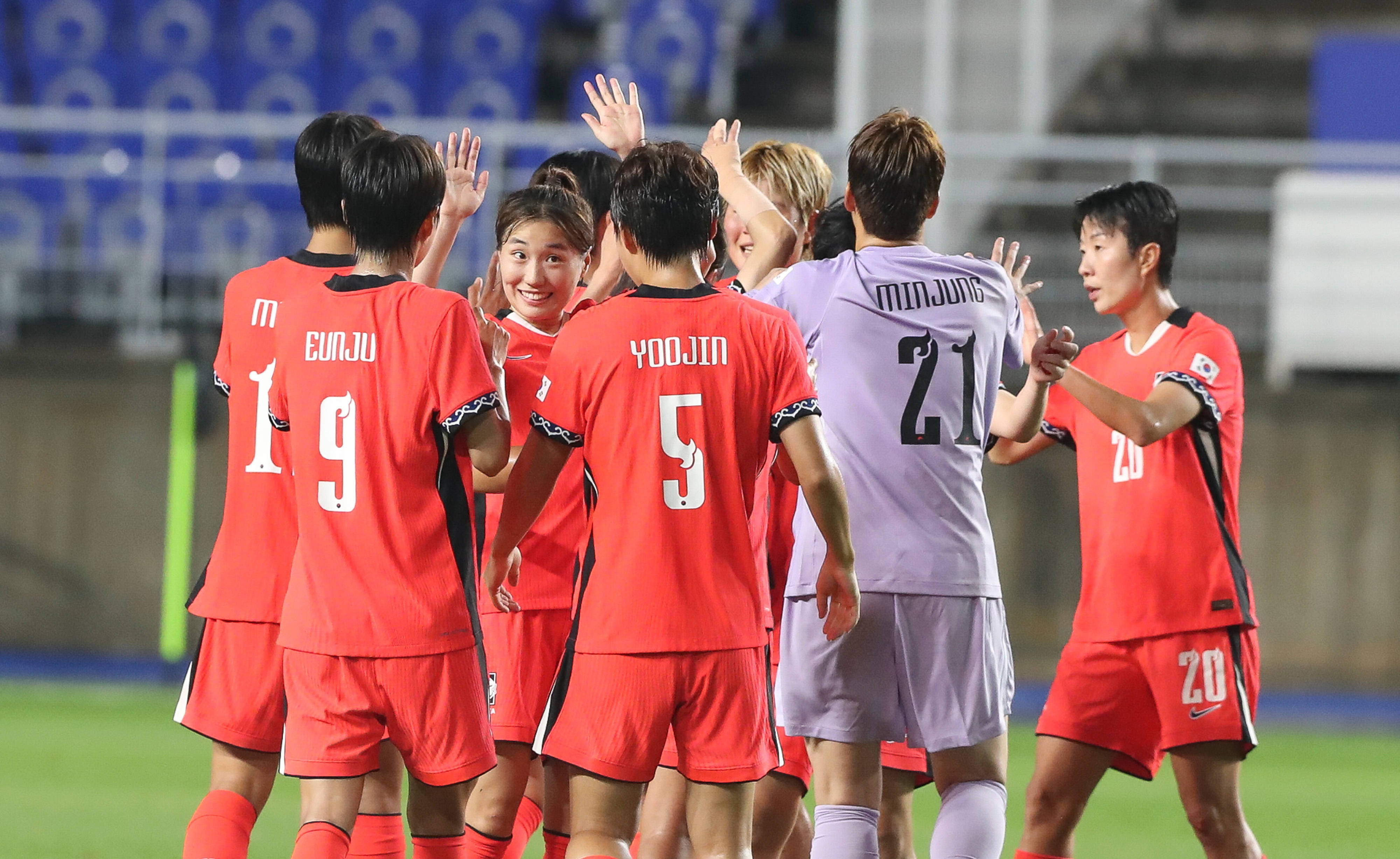 韩国女足队在国际比赛中实现完美进球