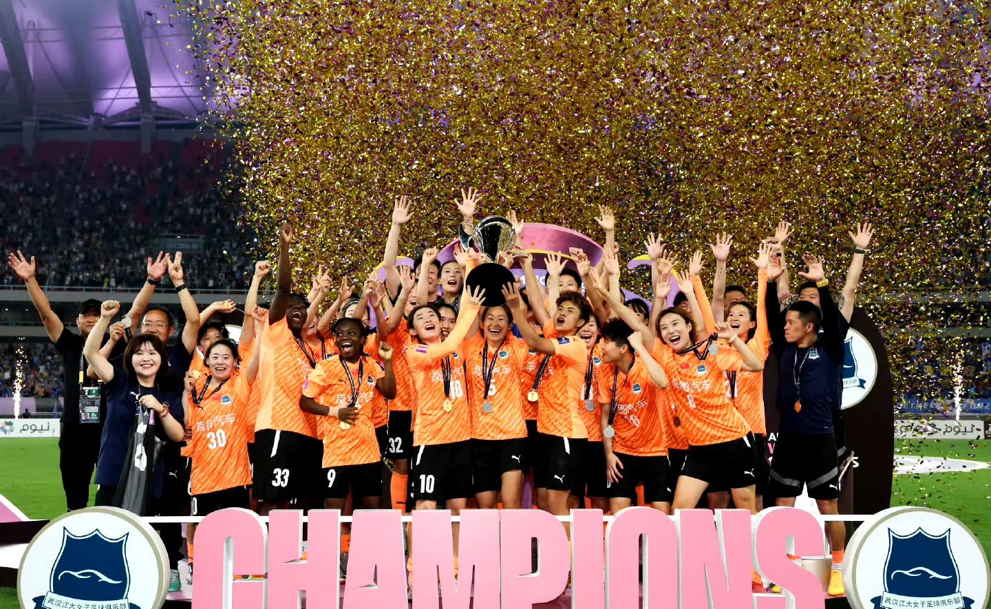 世界体育舞台上，各国运动员同场竞技