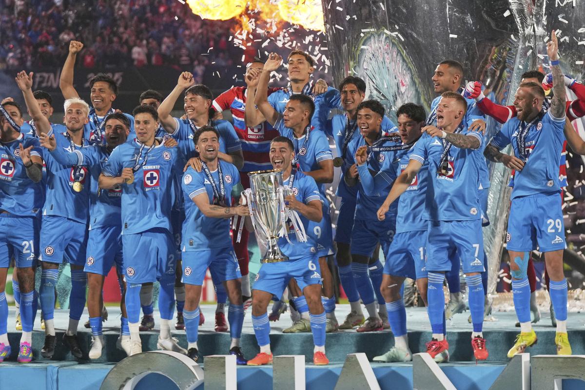 墨西哥队豪取欧锦赛四强,成为焦点 墨西哥队豪取欧锦赛四强,成为焦点