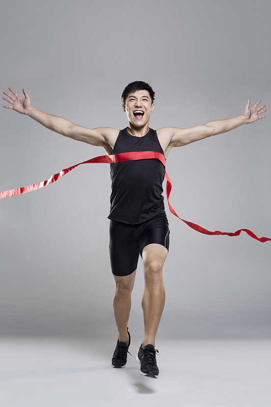 运动员集结体育盛事,向着胜利冲刺 运动员集结体育盛事,向着胜利冲刺