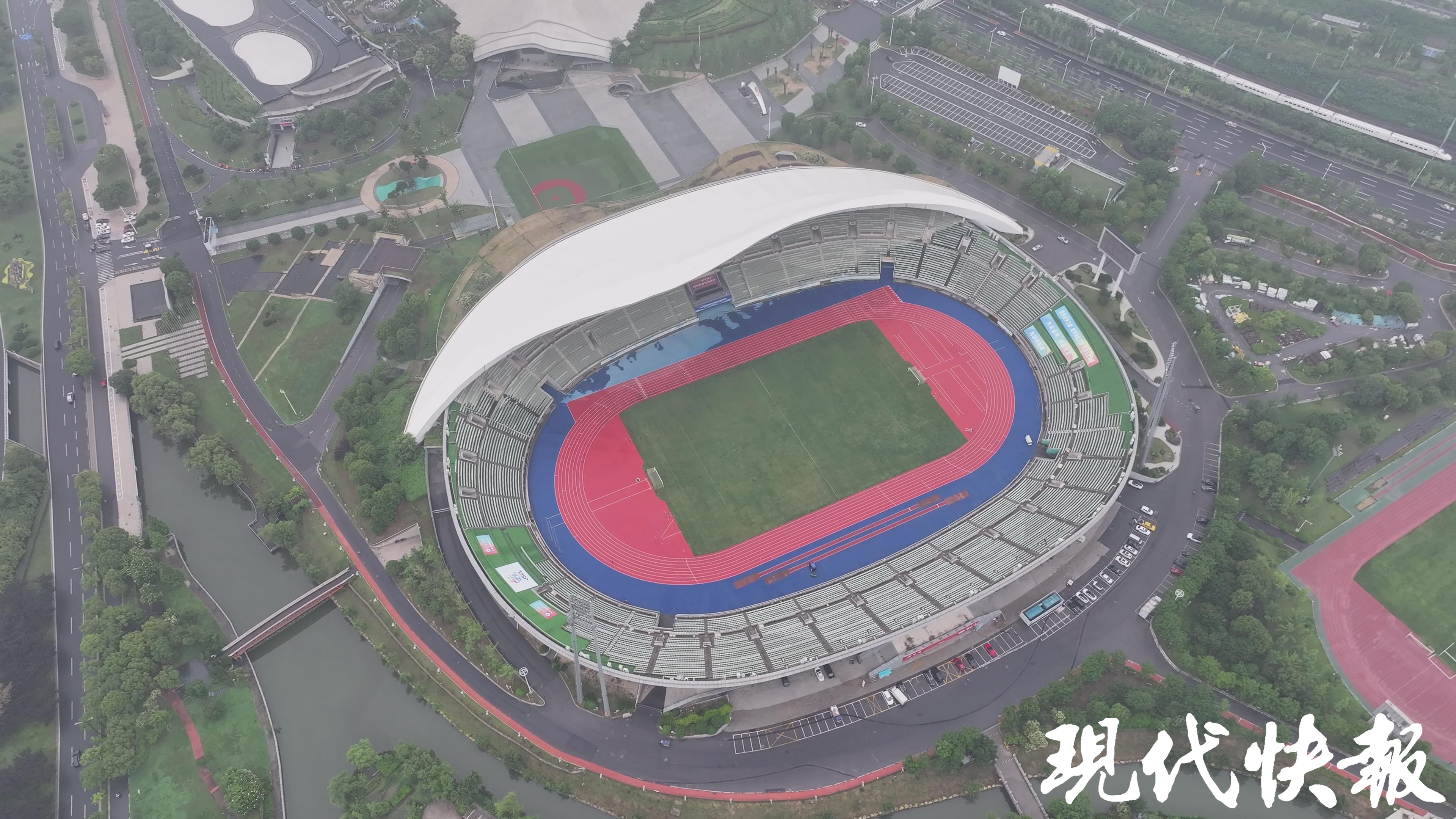 运动员集结体育盛事,向着胜利冲刺 运动员集结体育盛事,向着胜利冲刺