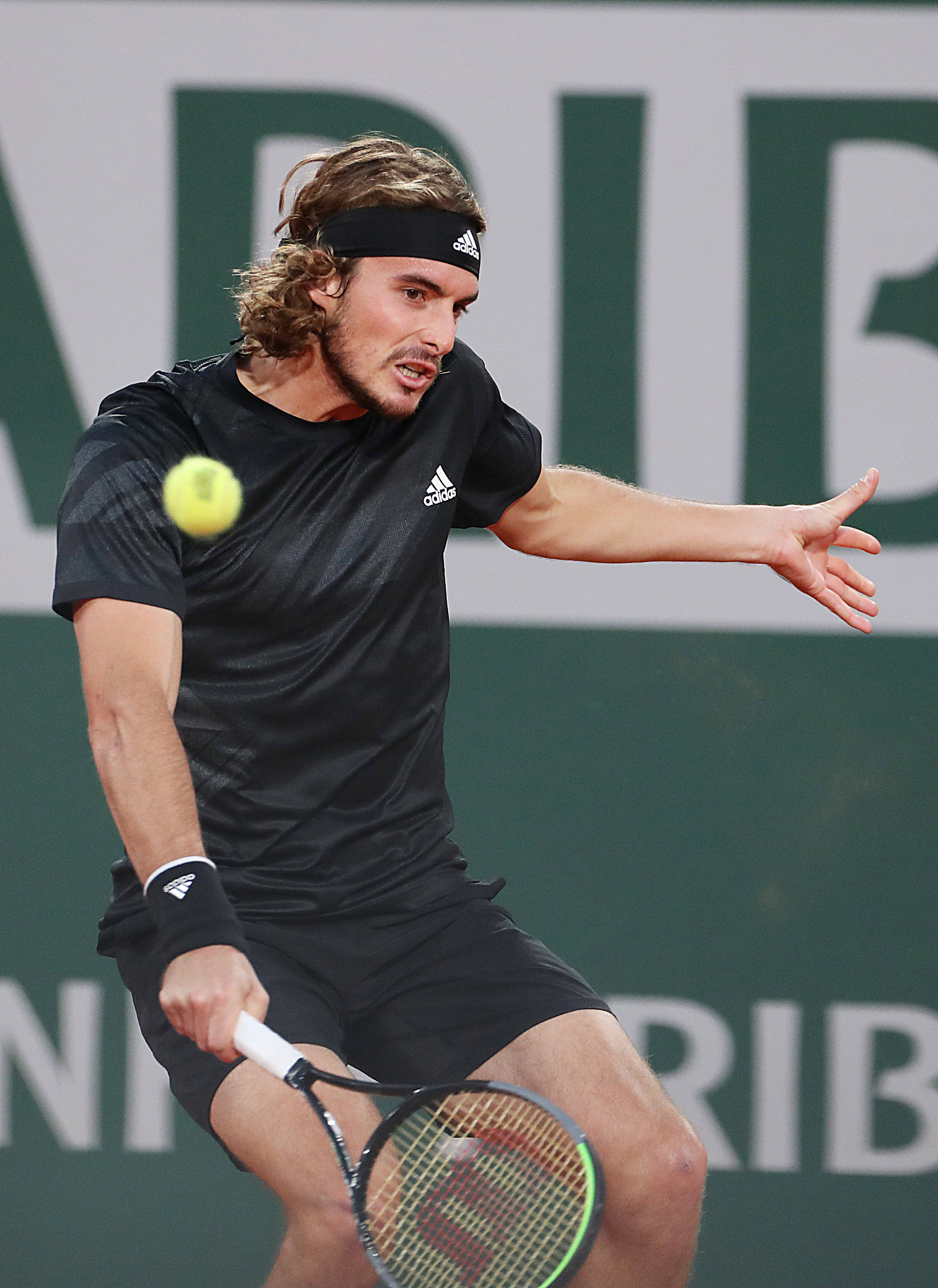 戴维斯杯完胜法网，西西帕斯点燃赛场