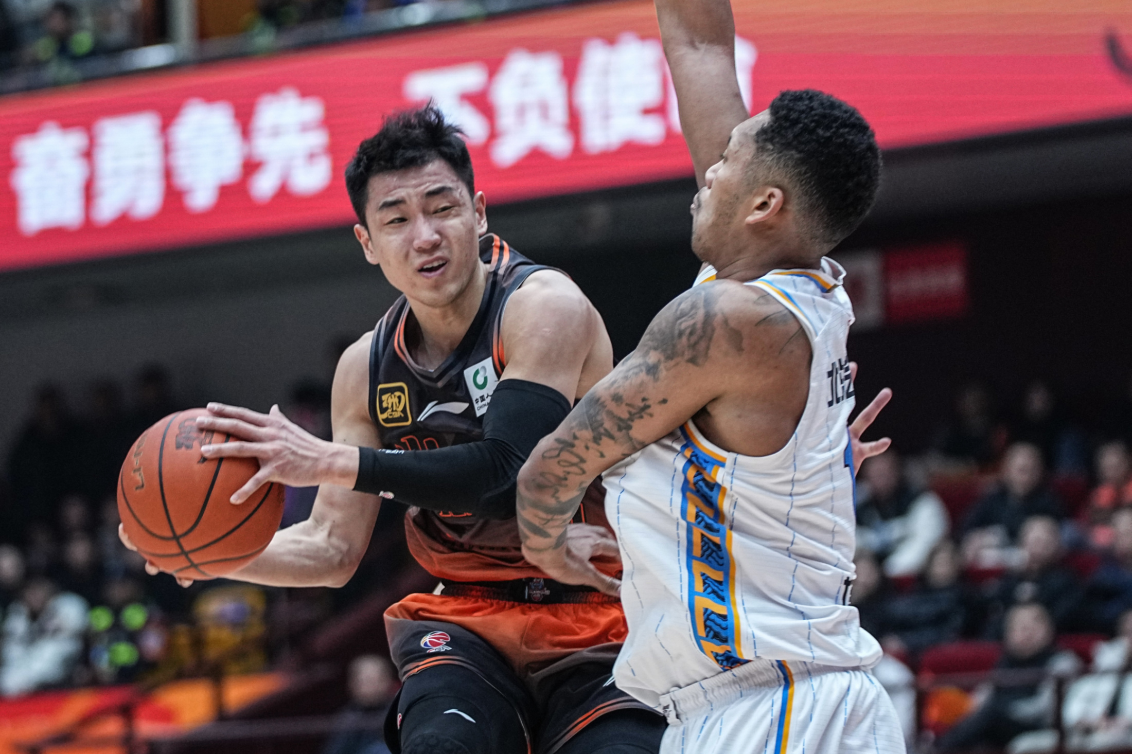 北京队险胜骑士，高诗岩关键制胜