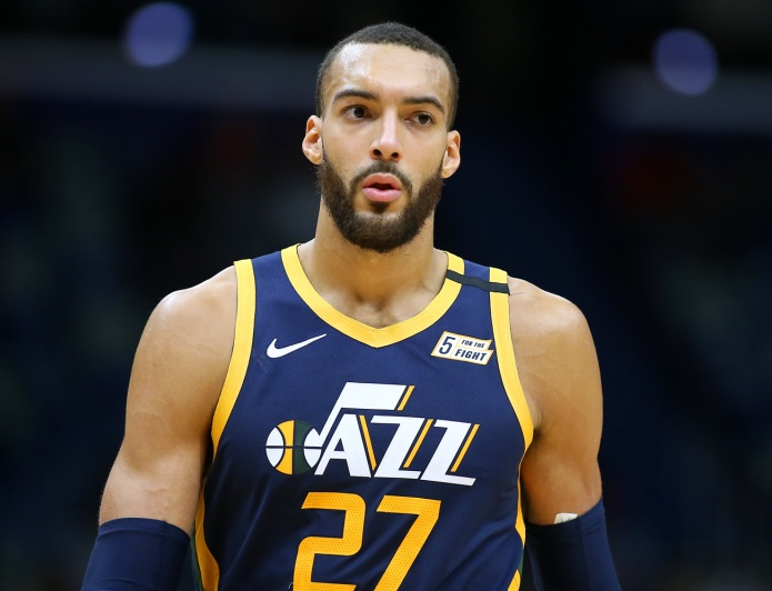 上海队翻盘76人，戈贝尔刷新纪录