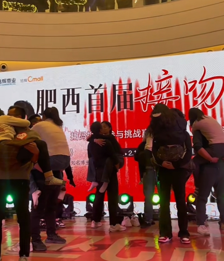 雷火电竞入驻-心热如火，观众欢呼雀跃，现场气氛弥漫