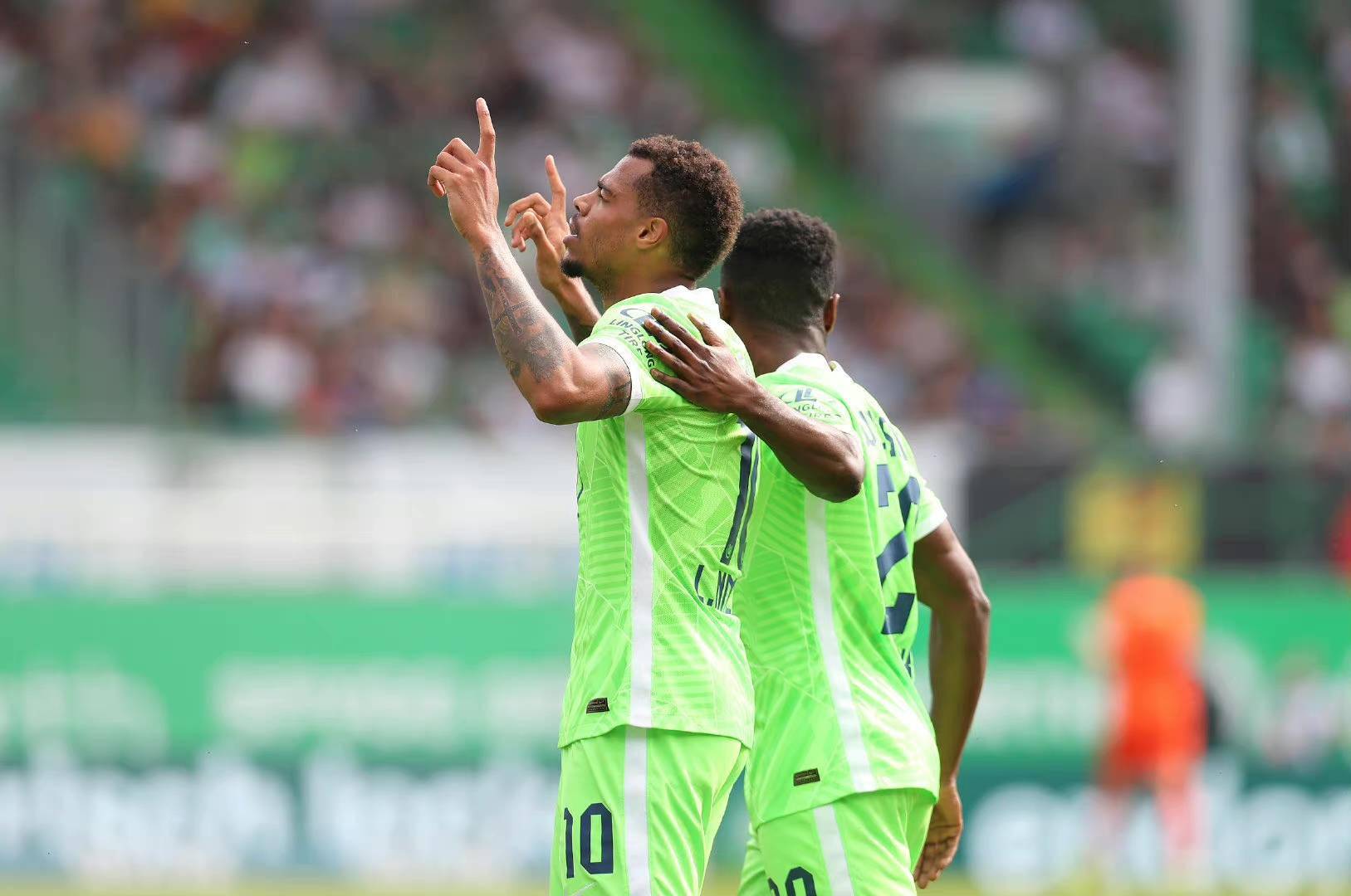 雷火电竞入驻-英冠劲旅取得连胜，气势如虹