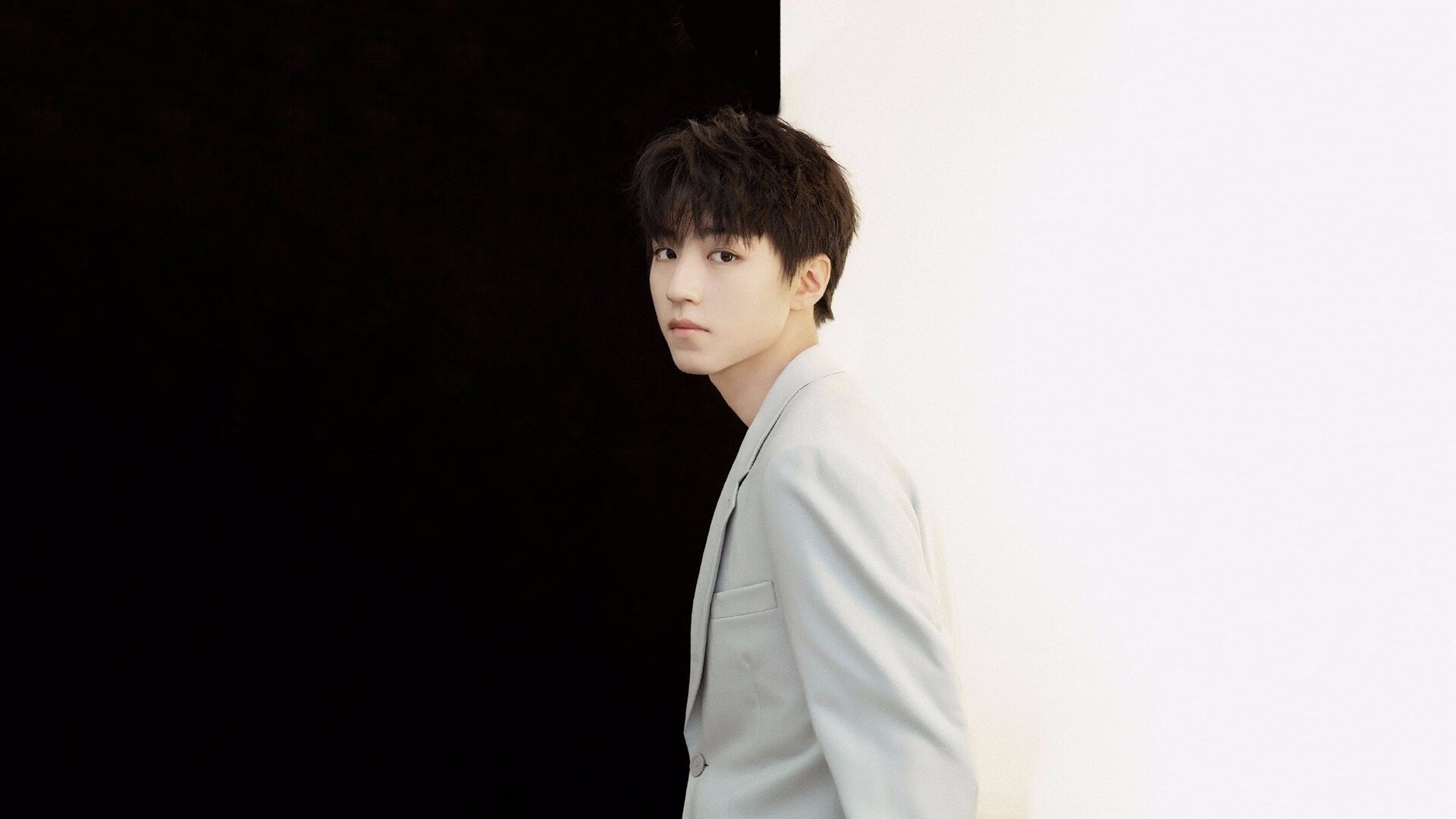 雷火电竞-钢铁雄鹰撕裂红魔防线！托尼大师级掌控，哥伦比亚友谊赛轻取曼联启示录