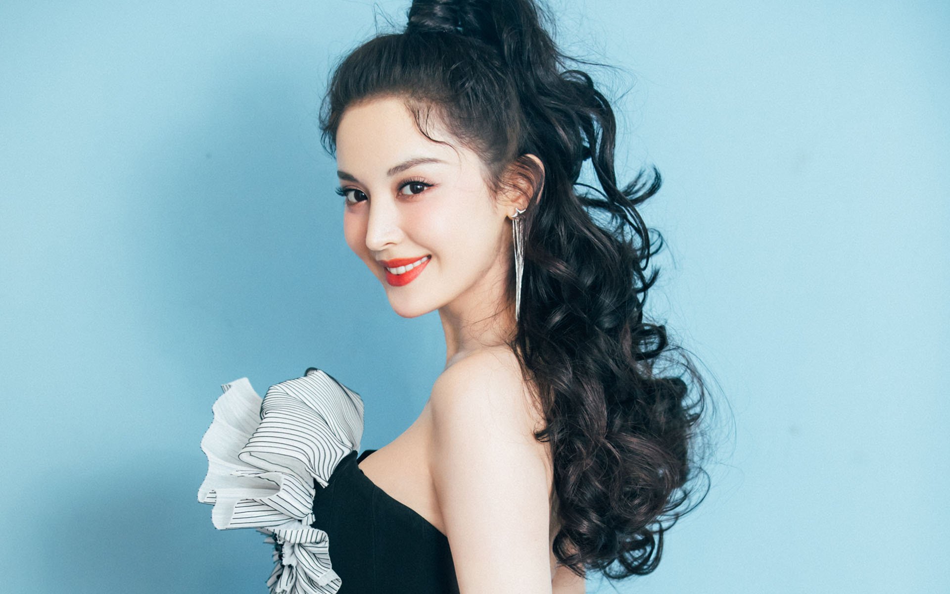 足球双城记，毕尔巴鄂征服东方市场，基耶萨主宰亚平宁赛场