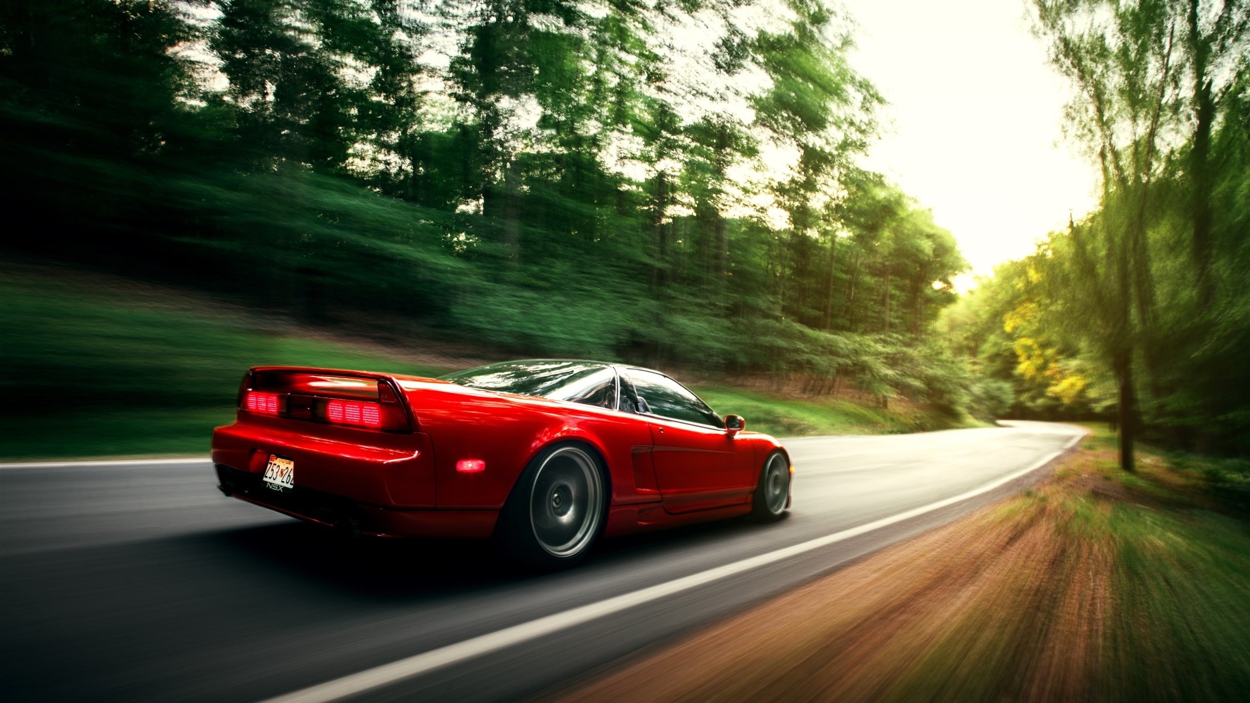 F1争冠夜与绿茵场，双星闪耀，殊途同归的巅峰对决